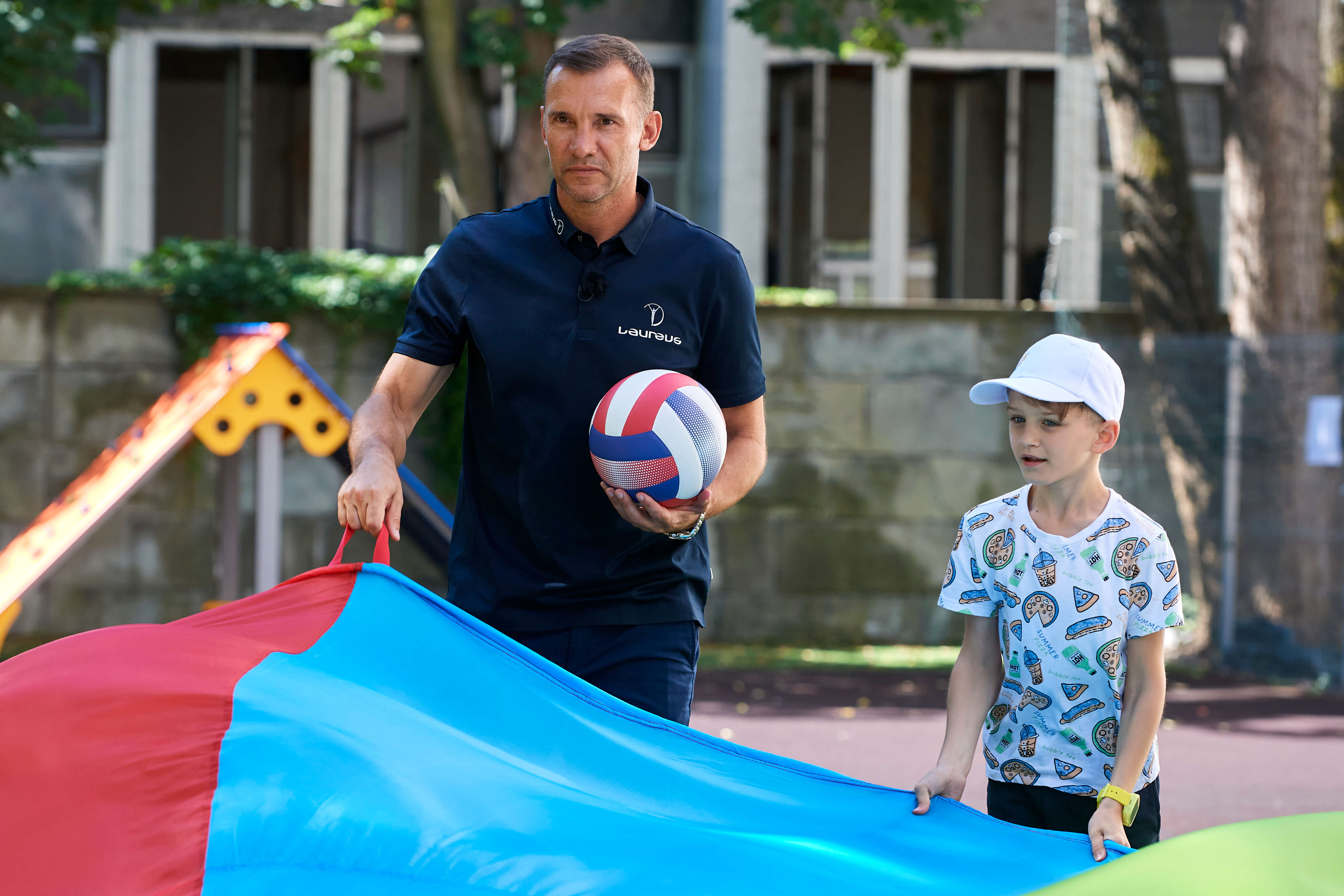 LAUREUS-AMBASSADOR-ANDRIY-SHEVCHENKO-VISITS-REFUGEES-IN-WARSAW-POLAND-2